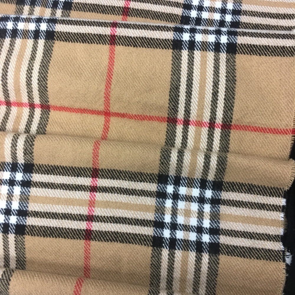 Man Scarf Cashmere feel like 100% Viscose.